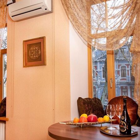 Mini-Hotel In The Very Heart Of Odessa Buitenkant foto