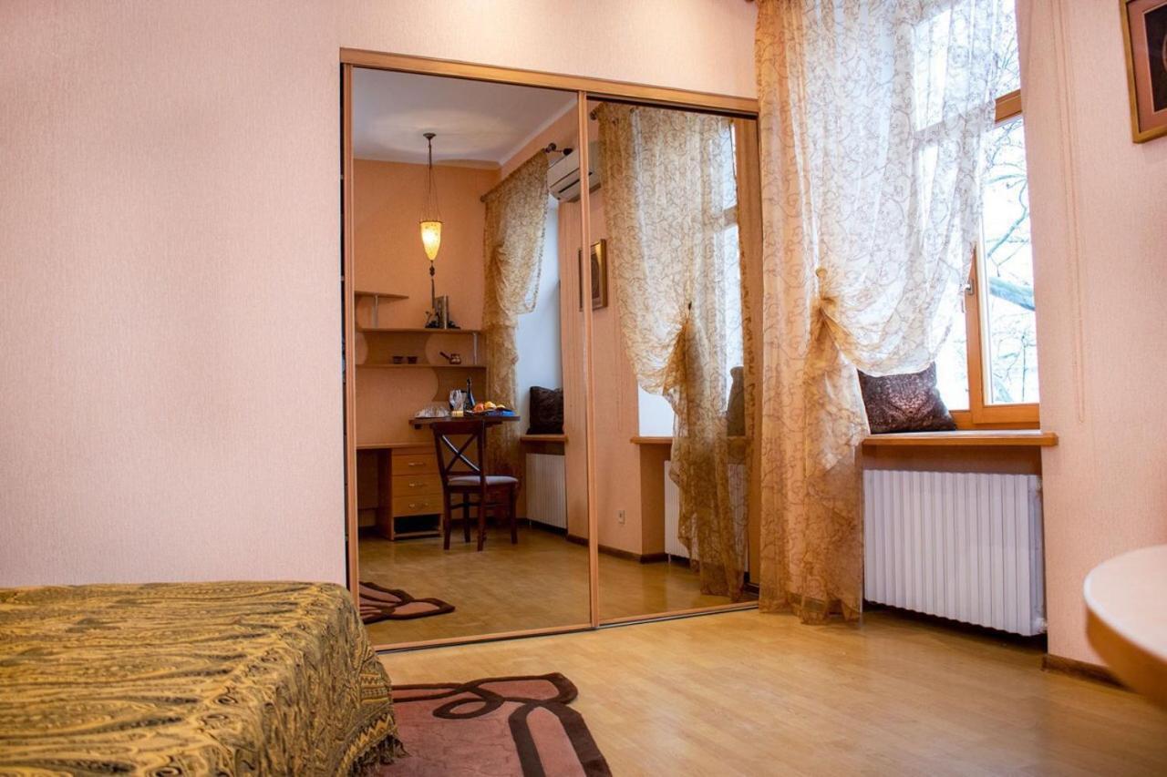 Mini-Hotel In The Very Heart Of Odessa Buitenkant foto