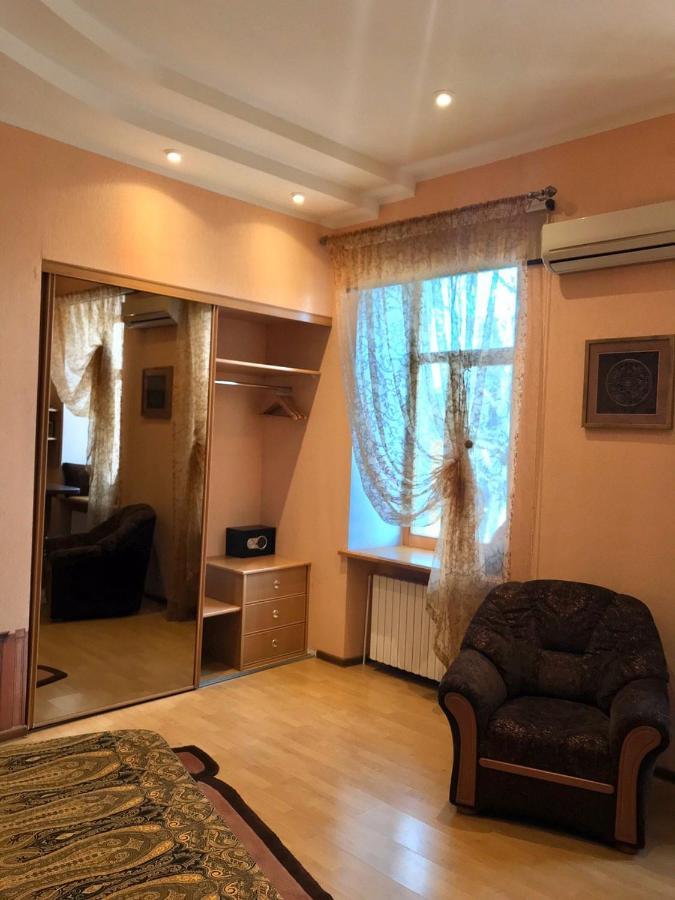 Mini-Hotel In The Very Heart Of Odessa Buitenkant foto