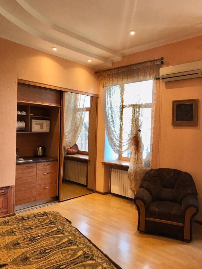 Mini-Hotel In The Very Heart Of Odessa Buitenkant foto